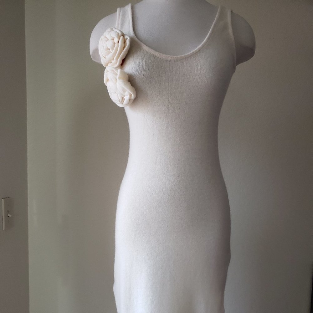 NWT Cream Sweater Dress With Detachable Rose Pins